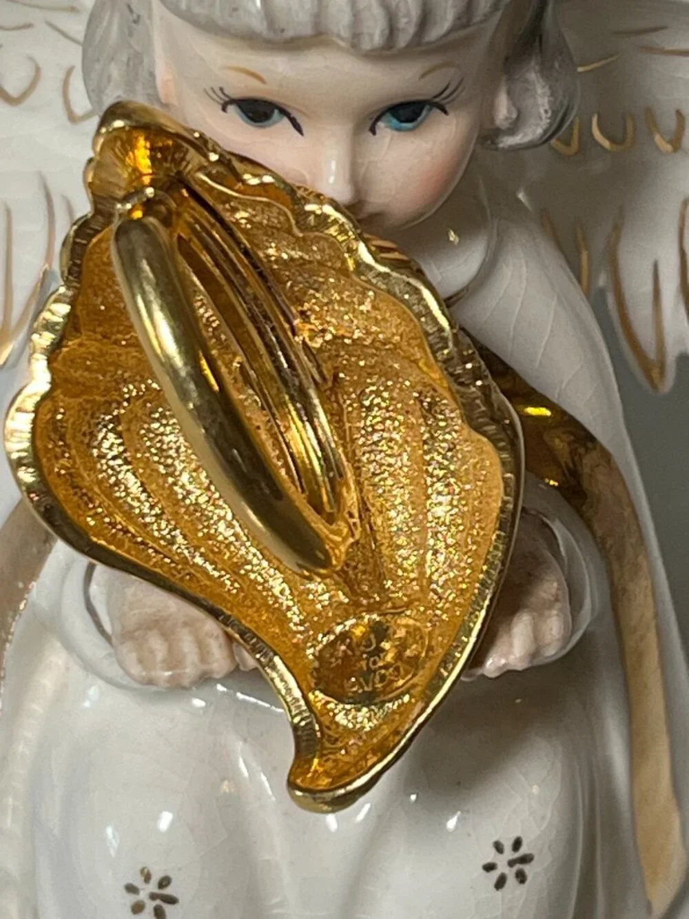 KJL for Avon Vintage Seashell Scarf Ring Rhinestones Gold-Tone